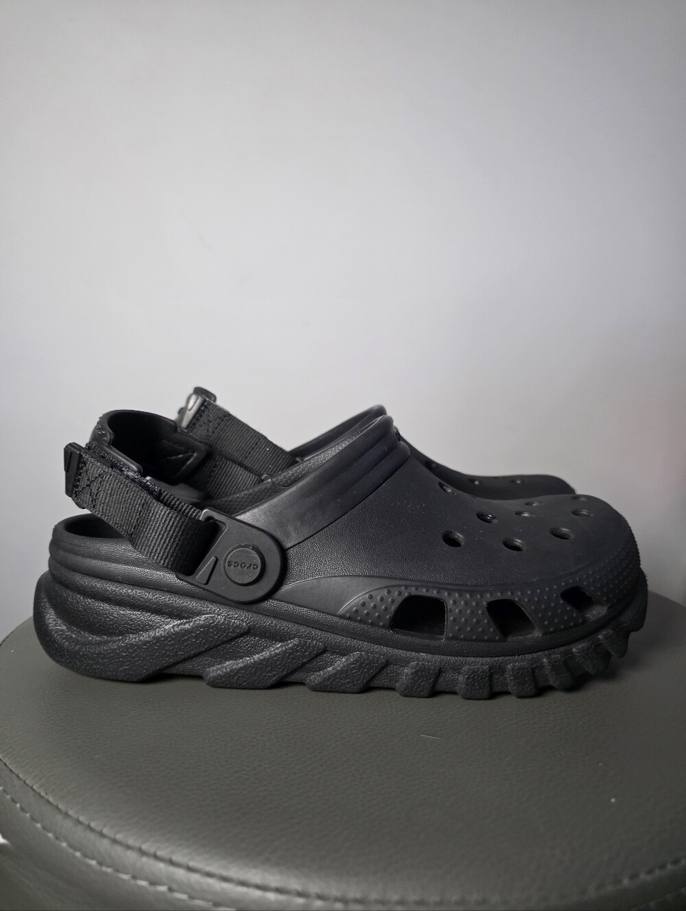 Crocs Duet Max Clog Black All-Weather with Adjustable Strap J6 | W8